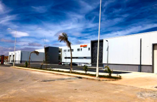 مسؤول أمريكي بالريف يزور معملا بالحسيمة مسؤول أمريكي بالريف يزور معملا بالحسيمة