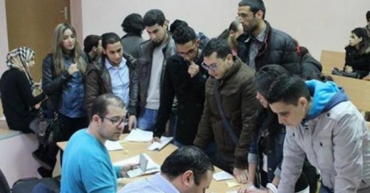 طلبة مغاربة يحتجون على رفض الجامعات الأوكرانية صيغة "التعليم عن بعد" طلبة مغاربة يحتجون على رفض الجامعات الأوكرانية صيغة "التعليم عن بعد"