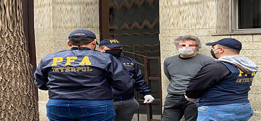 اعتقال ريفي في الإمارات مطلوب لدى "الأنتربول" اعتقال ريفي في الإمارات مطلوب لدى "الأنتربول"