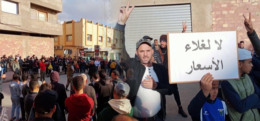 صور.. احتجاج بزايو للتنديد بغلاء الاسعار والمطالبة بتعزيز خدمات مستشفى القرب 