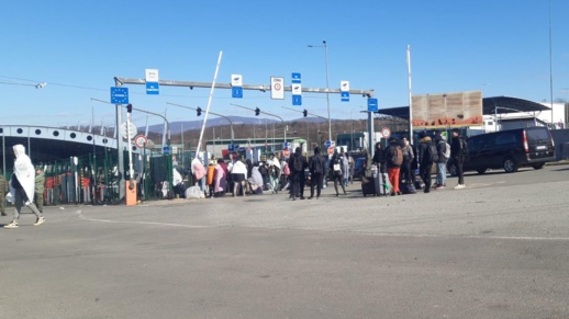 مغاربة يفرون من جحيم الحرب الروسية الأوكرانية.. وهذا هو عددهم مغاربة يفرون من جحيم الحرب الروسية الأوكرانية.. وهذا هو عددهم