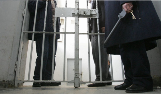 كان يعمل بالناظور.. إدانة ضابط شرطة بـ 10 سنوات كان يعمل بالناظور.. إدانة ضابط شرطة بـ 10 سنوات