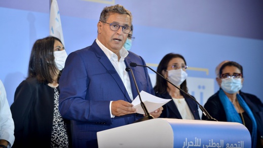 انتخاب أخنوش زعيما لحزب "الحمامة".. والملك يهنئه