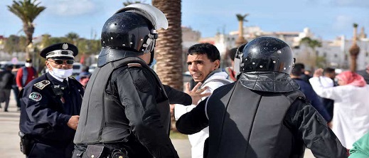 توزيع عقوبات حبسية على أساتذة متعاقدين شاركوا في مسيرة احتجاجية بالرباط توزيع عقوبات حبسية على أساتذة متعاقدين شاركوا في مسيرة احتجاجية بالرباط