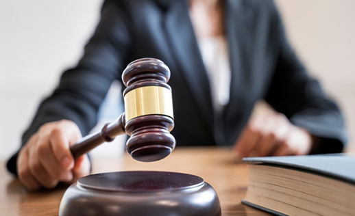 ضبط سيدة متزوجة في وضعية مخلة مع حارس أمن داخل محكمة ضبط سيدة متزوجة في وضعية مخلة مع حارس أمن داخل محكمة