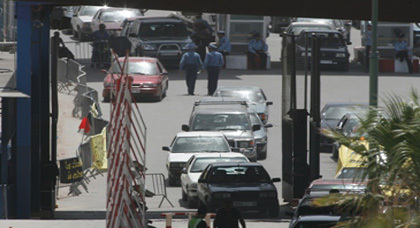 تماطل في استئناف 33 جمركيا بالناظور بُرّؤُوا من طرف المحكمة لعملهم بمختلف النقط الحدودية تماطل في استئناف 33 جمركيا بالناظور بُرّؤُوا من طرف المحكمة لعملهم بمختلف النقط الحدودية