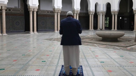 فرنسا: مواطنون ينددون بآذان صلاة الجمعة ويعتبرونه أمرا مزعجا