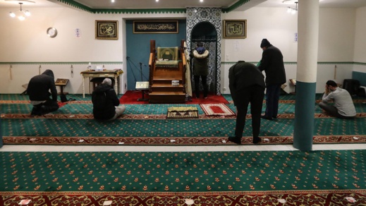 كندا.. شاب يهاجم مصلين في مسجد بفأس وعبوة رذاذ حارق