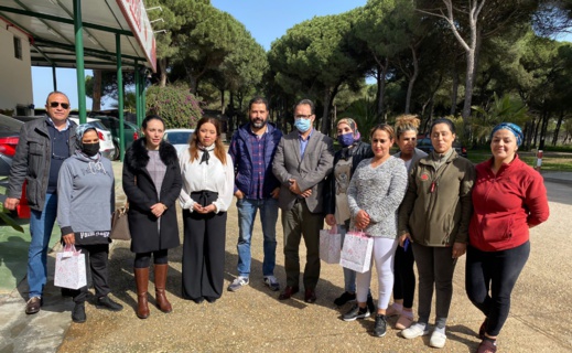 قنصلية المغرب باشبيلية تكرم النساء العاملات في الضيعات الإسبانية قنصلية المغرب باشبيلية تكرم النساء العاملات في الضيعات الإسبانية