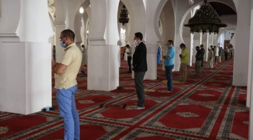 الملك يأمر بفتح المساجد الجديدة والتي أعيد بناؤها في وجه المصلين
