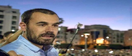 شقيق الزفزافي يهدد بفضح من يسترزقون باسم القائد الميداني لحراك الريف شقيق الزفزافي يهدد بفضح من يسترزقون باسم القائد الميداني لحراك الريف