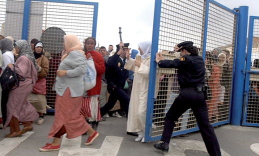 الإعلام الإسباني: إغلاق الحدود حرم مليلية من استقدام عمال وعاملات من الناظور الإعلام الإسباني: إغلاق الحدود حرم مليلية من استقدام عمال وعاملات من الناظور