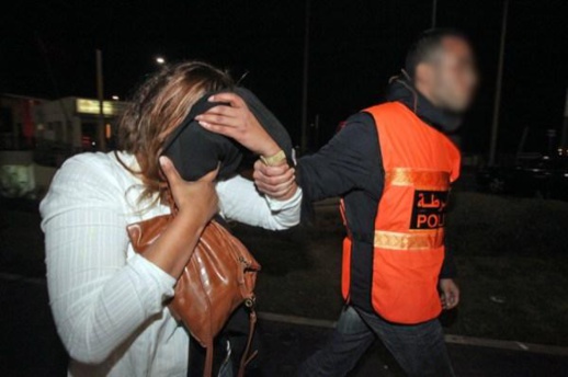 انتحلت صفة محامية..  اعتقال مغربية مقيمة بإسبانيا لتورطها في قضايا النصب والاحتيال