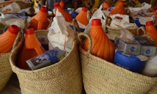 أنباء عن منع توزيع قفف رمضان إلى حين انطلاق هذه العملية بتعليمات من الملك محمد السادس أنباء عن منع توزيع قفف رمضان إلى حين انطلاق هذه العملية بتعليمات من الملك محمد السادس