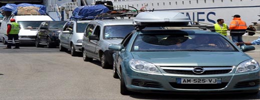 بعد أن أثارت خنيتي معاناة مغاربة مليلية مع "الورقة الخضراء".. وزيرة الاقتصاد: هناك تسهيلات جمركية