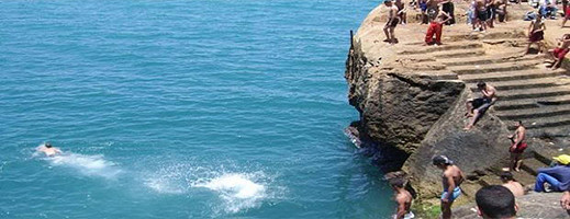 انتشال جثة شخص من شاطئ "ليروشي" برأس الماء