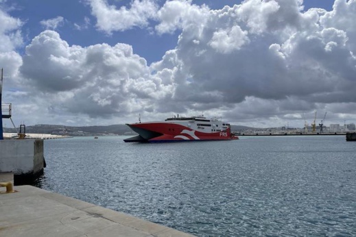 صور.. وصول أول باخرة قادمة من اسبانيا إلى المغرب