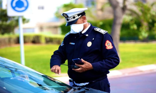 إشادة واسعة بشرطي مغربي أوقف سيارة وزير وسحب رخصة سياقتها إشادة واسعة بشرطي مغربي أوقف سيارة وزير وسحب رخصة سياقتها