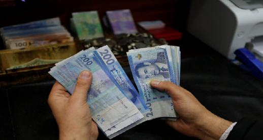 قبل فاتح ماي.. مطالبة أخنوش بزيادة ألف درهم في الأجور قبل فاتح ماي.. مطالبة أخنوش بزيادة ألف درهم في الأجور