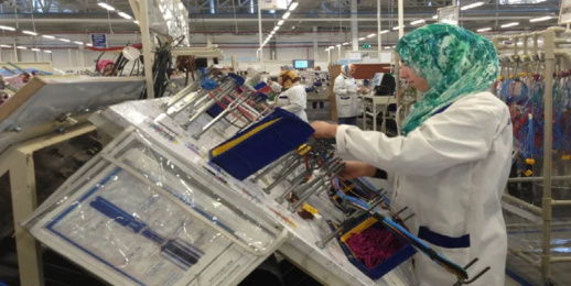 بعد تقشير الكروفيت بالناظور.. تشغيل 3500 شخص في الكابلاج بوجدة بعد تقشير الكروفيت بالناظور.. تشغيل 3500 شخص في الكابلاج بوجدة