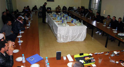 حرفيو الكهرباء بدار الكبداني يلتئمون لتداول جديد قطاعهم الحيوي حرفيو الكهرباء بدار الكبداني يلتئمون لتداول جديد قطاعهم الحيوي