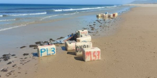 بالات من المخدرات بشواطئ الريف الكبير بالات من المخدرات بشواطئ الريف الكبير