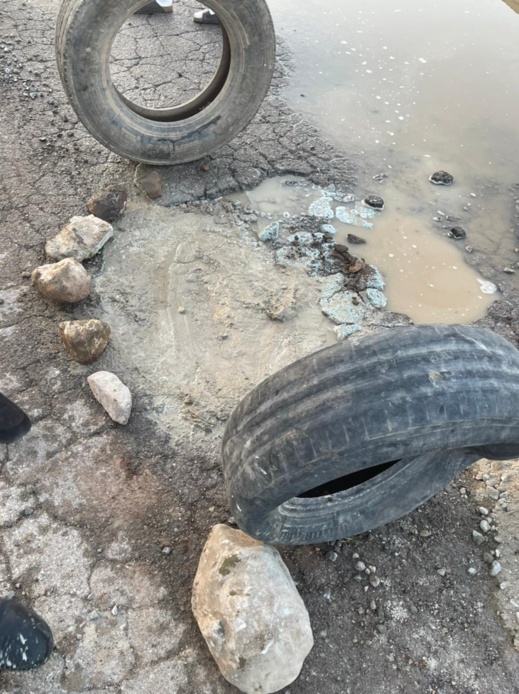 بعدما فقدوا الثقة في مجلسهم.. شباب سلوان يصلحون الشوارع المهترئة بعدما فقدوا الثقة في مجلسهم.. شباب سلوان يصلحون الشوارع المهترئة