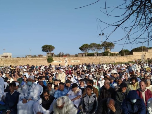 ساكنة مليلية المحتلة تؤدي صلاة عيد الفطر في أجواء روحانية وعائلية ساكنة مليلية المحتلة تؤدي صلاة عيد الفطر في أجواء روحانية وعائلية