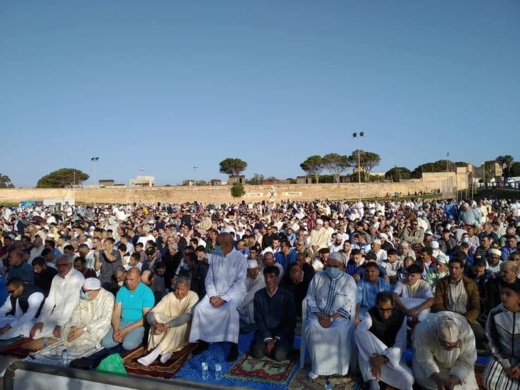 ساكنة مليلية المحتلة تؤدي صلاة عيد الفطر في أجواء روحانية وعائلية ساكنة مليلية المحتلة تؤدي صلاة عيد الفطر في أجواء روحانية وعائلية