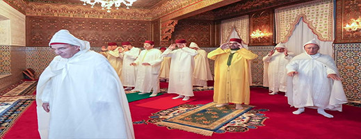 أمير المؤمنين صاحب الجلالة الملك محمد السادس يؤدي صلاة عيد الفطر المبارك أمير المؤمنين صاحب الجلالة الملك محمد السادس يؤدي صلاة عيد الفطر المبارك