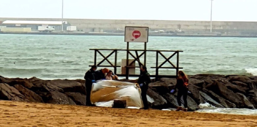 حاول العبور سباحة إلى مليلية.. جثة مهاجر بشواطئ الثغر المحتل تستنفر حقوقيين حاول العبور سباحة إلى مليلية.. جثة مهاجر بشواطئ الثغر المحتل تستنفر حقوقيين