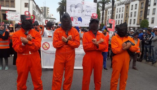 أساتذة "الزنزانة 10" يقررون التصعيد ويعلنون عن إضراب وطني يومي 16 و 17 ماي أساتذة "الزنزانة 10" يقررون التصعيد ويعلنون عن إضراب وطني يومي 16 و 17 ماي