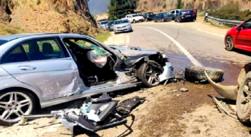 اصطدام قوي لسيارتين بالريف يتسبب في مقتل شخص وإصابة آخرين اصطدام قوي لسيارتين بالريف يتسبب في مقتل شخص وإصابة آخرين