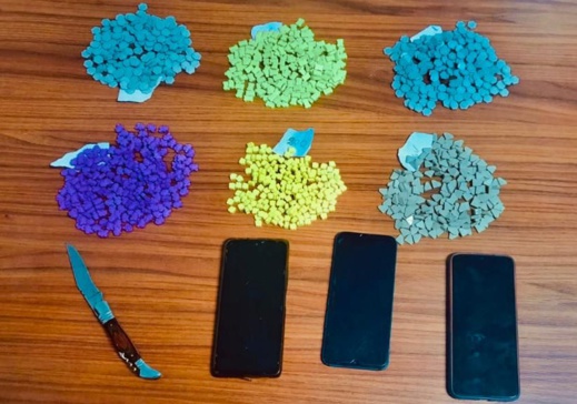 الأمن يطيح بثلاثة أشخاص متورطين في ترويج المخدرات والمؤثرات العقلية الأمن يطيح بثلاثة أشخاص متورطين في ترويج المخدرات والمؤثرات العقلية