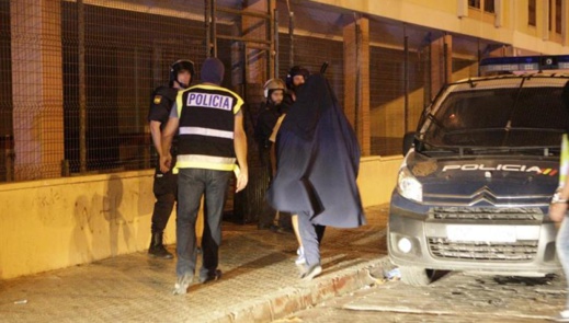 اعتقال مغربيين قاما بالهجوم على منزل عائلة في مليلية لسرقة هاتف نقال اعتقال مغربيين قاما بالهجوم على منزل عائلة في مليلية لسرقة هاتف نقال