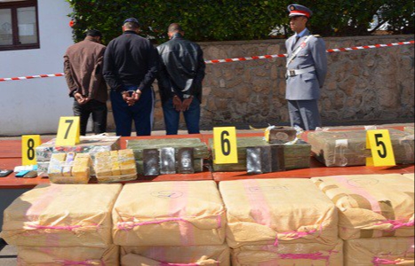 الدرك يجهض محاولة تهريب 3 أطنان من المخدرات بالناظور الدرك يجهض محاولة تهريب 3 أطنان من المخدرات بالناظور