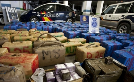 بينهم مغاربة.. تفكيك شبكة إجرامية في مليلية متورطة في الاتجار الدولي للمخدرات بينهم مغاربة.. تفكيك شبكة إجرامية في مليلية متورطة في الاتجار الدولي للمخدرات