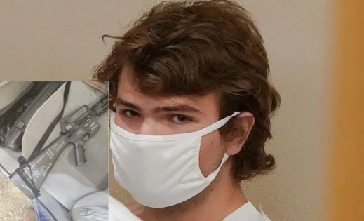 صورة.. هذا ما كتبه منفذ مجزرة بوفالو بالولايات المتحدة على بندقيته صورة.. هذا ما كتبه منفذ مجزرة بوفالو بالولايات المتحدة على بندقيته