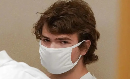 صورة.. هذا ما كتبه منفذ مجزرة بوفالو بالولايات المتحدة على بندقيته صورة.. هذا ما كتبه منفذ مجزرة بوفالو بالولايات المتحدة على بندقيته