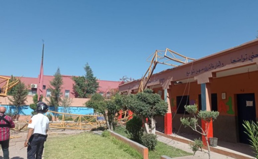 سقوط رافعة بناء وسط مدرسة يستنفر السلطات