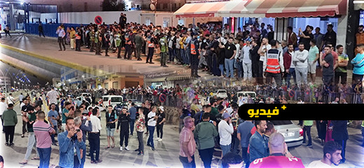 حشود غفيرة تستقبل عائلاتها بمعبر مليلية حشود غفيرة تستقبل عائلاتها بمعبر مليلية