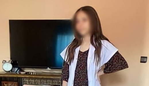 مدرسة تحرم تلميذة من الدراسة بسبب ملابسها القصيرة مدرسة تحرم تلميذة من الدراسة بسبب ملابسها القصيرة