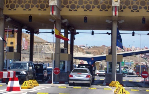 مغاربة مليلية يشتكون من عملية العبور مغاربة مليلية يشتكون من عملية العبور