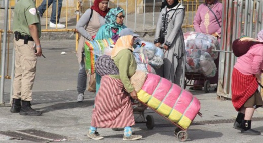 السلطات تخير ممتهنات التهريب بين تعشير السلع أو الحجز