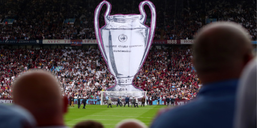 اقتحام المشجعين للملعب يتسبب في إيقاف مباراة ريال مدريد وليفيربول اقتحام المشجعين للملعب يتسبب في إيقاف مباراة ريال مدريد وليفيربول