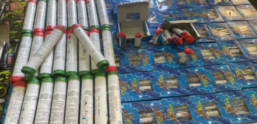 يستعملها الإلتراس في الملاعب.. حجز آلاف المفرقعات النارية بالشرق يستعملها الإلتراس في الملاعب.. حجز آلاف المفرقعات النارية بالشرق