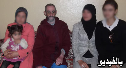 مجموعة من الشعراء بالناظور في زيارة إلى أحد ضحايا السرطان.. ويوجهون نداءا إنسانيا إلى المحسنين مجموعة من الشعراء بالناظور في زيارة إلى أحد ضحايا السرطان.. ويوجهون نداءا إنسانيا إلى المحسنين