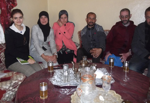 مجموعة من الشعراء بالناظور في زيارة إلى أحد ضحايا السرطان.. ويوجهون نداءا إنسانيا إلى المحسنين مجموعة من الشعراء بالناظور في زيارة إلى أحد ضحايا السرطان.. ويوجهون نداءا إنسانيا إلى المحسنين
