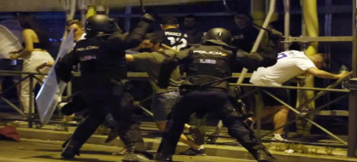 بعدما أوقفوا المباراة.. 68 شخصا رهن الاعتقال في باريس على هامش نهائي أبطال أوروبا بعدما أوقفوا المباراة.. 68 شخصا رهن الاعتقال في باريس على هامش نهائي أبطال أوروبا