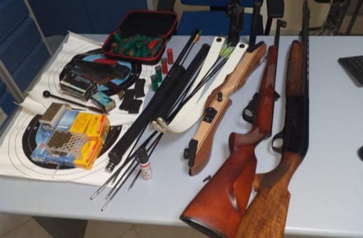 هذه أنواع الأسلحة التي حجزتها مصالح الأمن والجمارك بباب سبتة هذه أنواع الأسلحة التي حجزتها مصالح الأمن والجمارك بباب سبتة